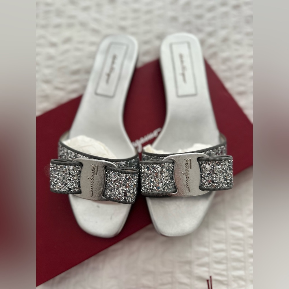 Authentic Salvatore Ferragamo Vara Bow Accent Leather Slides Size: 7 | US 7C